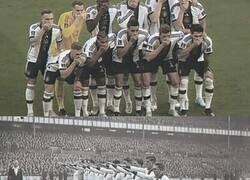 Enlace a Solo uno de estos dos gestos fue considerado incorrecto y polémico en su momento