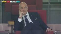 Enlace a Infantino abucheado al aparecer en la pantalla del estadio. Se va a llevar la pelota a casa.