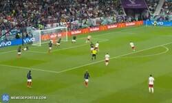 Enlace a MILAGRO en el área de Francia. Se salva hasta en 3 ocasiones del gol