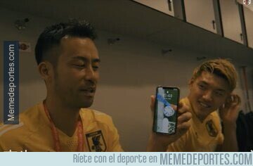 1175805 - A que no adivinas el protector de pantalla que tiene el Busquets japonés