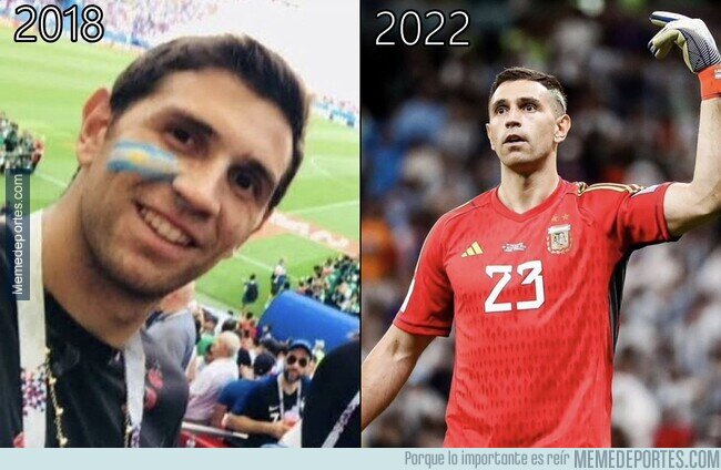 1176711 - El Dibu hace 4 años acompañando a su selección como un fanático más