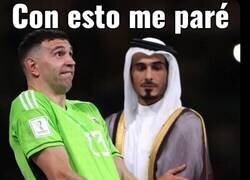 Enlace a El Dibu Martínez se la sacó en Qatar