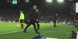 Enlace a Guardiola patea una botella con dirección al banquillo y le tocó disculparse