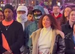 Enlace a Mbappé y Hakimi camuflados en Time Square.