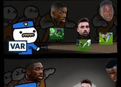 Enlace a Siempre es más fácil expulsar al pequeño