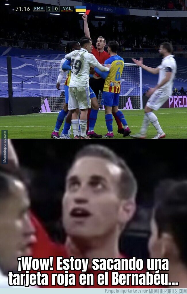 1180285 - Parece como si fuera la primera vez que ve una tarjeta roja