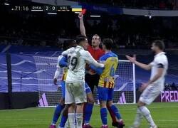 Enlace a Parece como si fuera la primera vez que ve una tarjeta roja