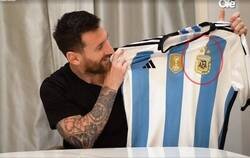 Enlace a Messi viendo el resultado de su esfuerzo. Pintura.