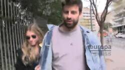 Enlace a Clara Chia y Piqué acosados mientras caminan por la calle. De admirar la paciencia de santo