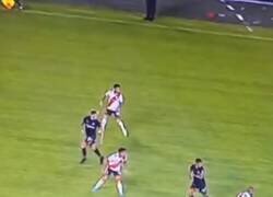 Enlace a Polémica en Argentina por esta imagen de VAR donde parece que mueven un jugador para que aparezca adelantado