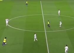 Enlace a Cristiano falló este control y culpó a las luces del estadio. Sin comentarios.