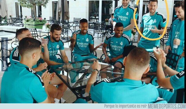 1183545 - Incluso jugando cartas Hazard es suplente