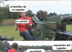 Enlace a ¿De quién es la idea de ponerle un micrófono al frente a esta gente?