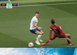 Enlace a El pobre Van Dijk se convirtió en el meme del fin de semana.