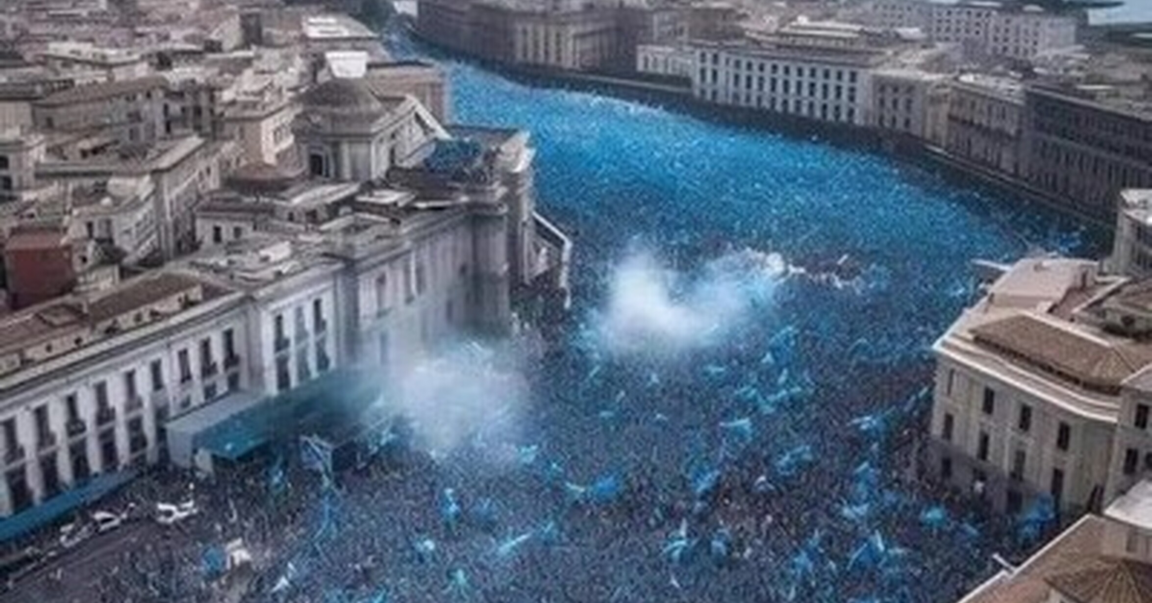 [ MEMEDEPORTES ] Una espectacular marea azul se toma la ciudad de Nápoles