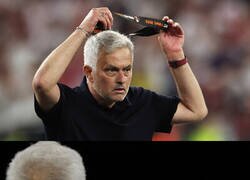 Enlace a El fan al que Mourinho regaló su medalla de plata