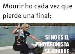 Enlace a Un par de paripés para evadir la crítica y todos contentos