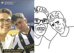 Enlace a Torres Erwele se toma selfie con jugador recien descendido y nos deja una postal completamente surrealista.
