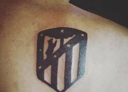 Enlace a Me acabo de acordar del tatuaje de este pobre hijo de dios.