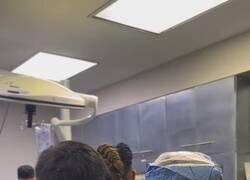 Enlace a Mariano se tragó 8 horas de anestesia para tener su pierna tatuada. Prioridades