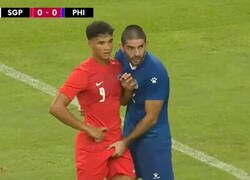 Enlace a Agarrón sin balón de por medio