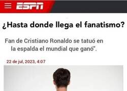 Enlace a La gente pierde la cabeza por sus ídolos