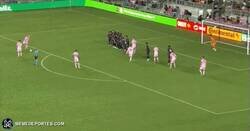 Enlace a Por cierto, este fue el último gol de tiro libre del Inter Miami. Que grande Higuaín.