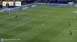 Enlace a El nivel de Arabia es tan bajo que así juega la máxima estrella de la liga.