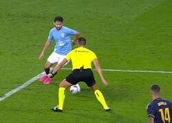 Enlace a ¿Alguien sabe por qué el árbitro estaba defendiendo para el Madrid?