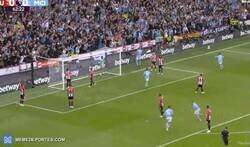 Enlace a Parece que Erling Haaland necesita guardaespaldas también