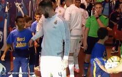 Enlace a Un pequeño Lamine Yamal en 2016 acompañando a Ramos en un Clásico