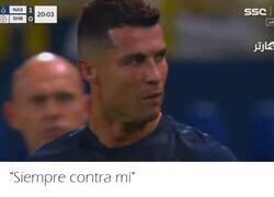 Enlace a Cristiano definitivamente lee en redes las teorías conspiranoicas de sus fans.