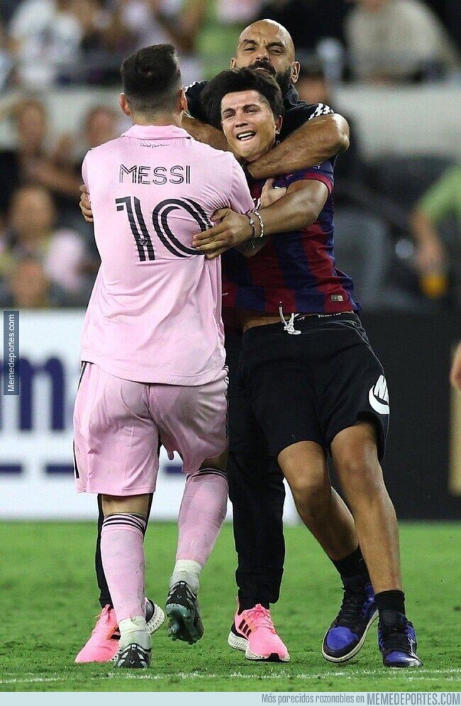 1195265 - Lo de contratar a un bravucón para cortarle la ilusión a los fans me parece de muy mal gusto