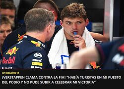 Enlace a Turistas en el podio de Singapour