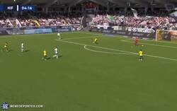 Enlace a Este portero en suecia confundió el punto de penal con el balón