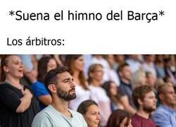 Enlace a Se les escapa una lágrima