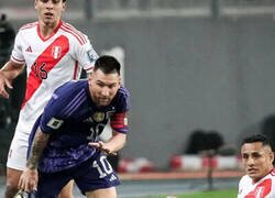 Enlace a Su pelo hace una perfecta M