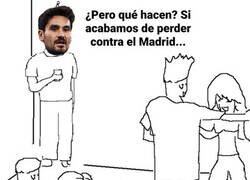 Enlace a Gundogan entrando al vestuario tras el Clásico