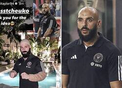 Enlace a ¿Cómo que Robert Taylor se ha disfrazado del segurata de Messi?