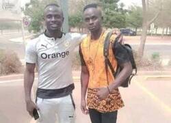 Enlace a No sé deciros cuál de los dos es, pero Mané se encontró con su doble