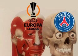 Enlace a Le respira en la nuca