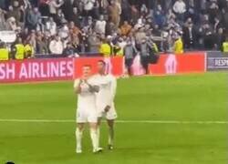 Enlace a ¿Pero qué hace Kroos con Bellingham?