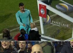 Enlace a El gesto de Ferrán con un fan del Unionista