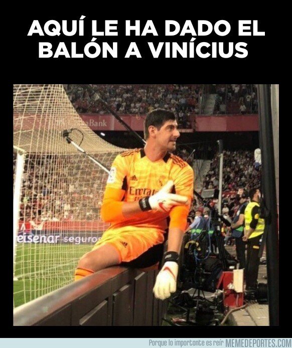 1200881 - Courtois explica donde le ha dado el balón a Vinícius, si eres Barça lo comprenderás fijoooooo