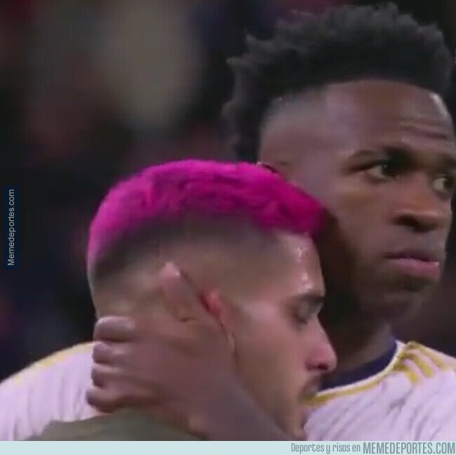 1201473 - Vini consolando al antimadridismo después de su recital de fútbol
