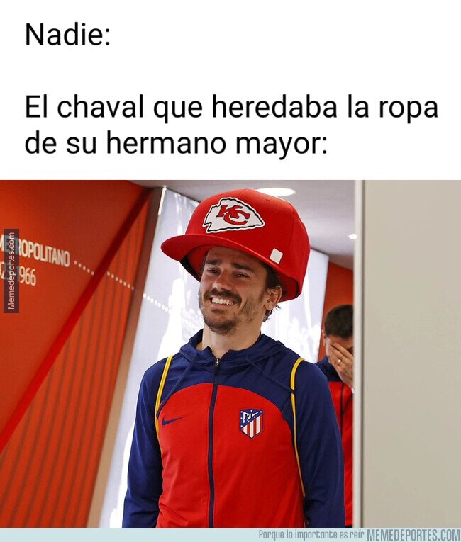 1201733 - Le quedaba todo enorme, como la gorra de los Chiefs de Griezmann