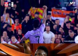 Enlace a Vinicius ayer en Mestalla