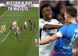 Enlace a Entre la prensa y los de amarillo, 122 años de pasillo.