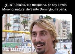 Enlace a *Suena reggaeton de fondo*