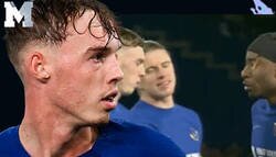 Enlace a Cole Palmer se pelea con dos compañeros por un penalti con el que empataba a Haaland como goleador.